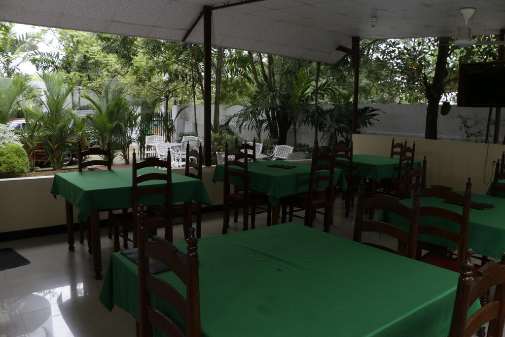 French Garden Tourist Rest Hotel Anuradhapura Exterior foto